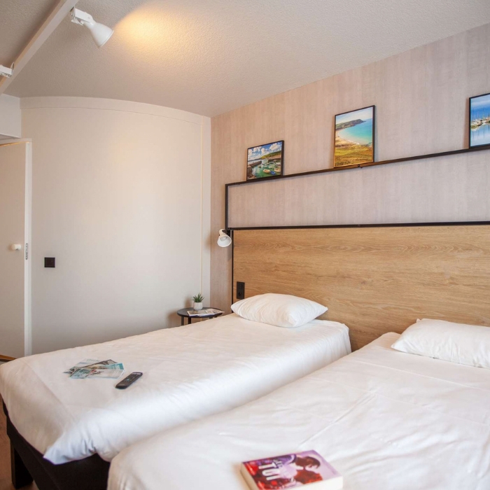 Bedroom at ibis Cherbourg La Glacerie