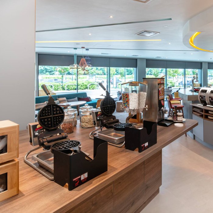 The breakfast buffet and dining area at Hampton by Hilton High Wycombe