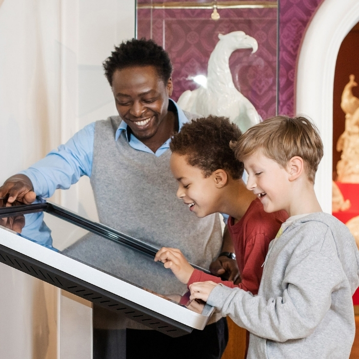 Visitors watching a Meissen porcelain demonstration